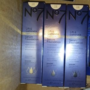 No7 Lift & Luminate Triple Action Serum (Shade Cool Vanilla)
